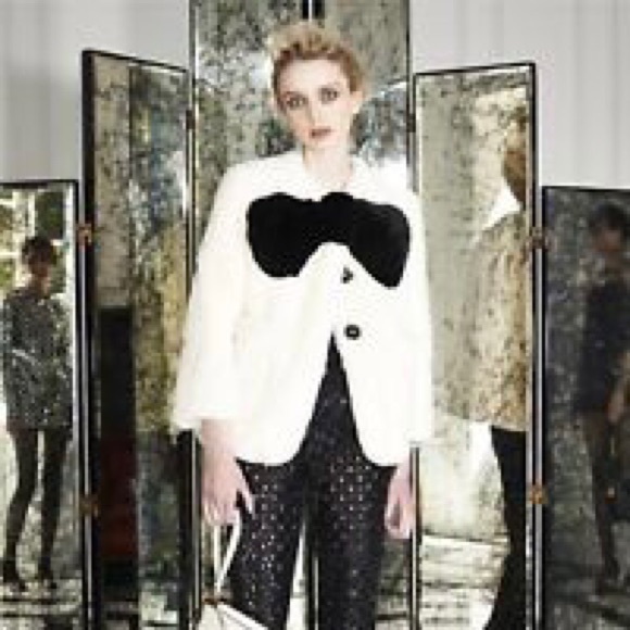 ⚡️FLASH SALE!✨ 🐇🎀 RUNWAY Marc Jacobs Rabbit Fur Coat w/Bow!🐰🎀 - Picture 4 of 10